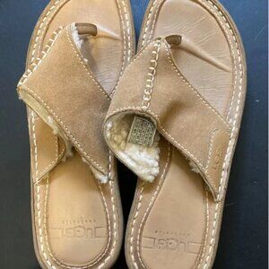 UGGs' stylish Layback thongs (EUC /size 8)